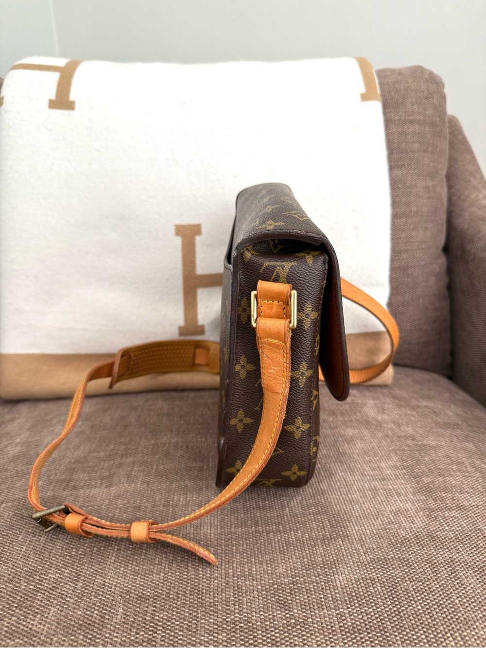 Authentic Louis Vuitton Saint Cloud GM Crossbody Bag M51242 brown monogram LV - Picture 7 of 16